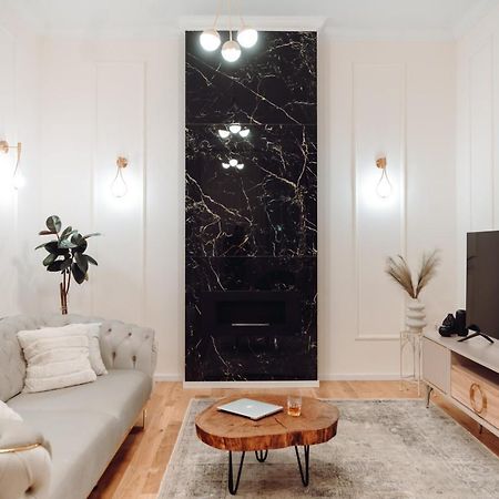 Fabulous And Fancy City Center Designer Apartment Клуж-Напока Экстерьер фото
