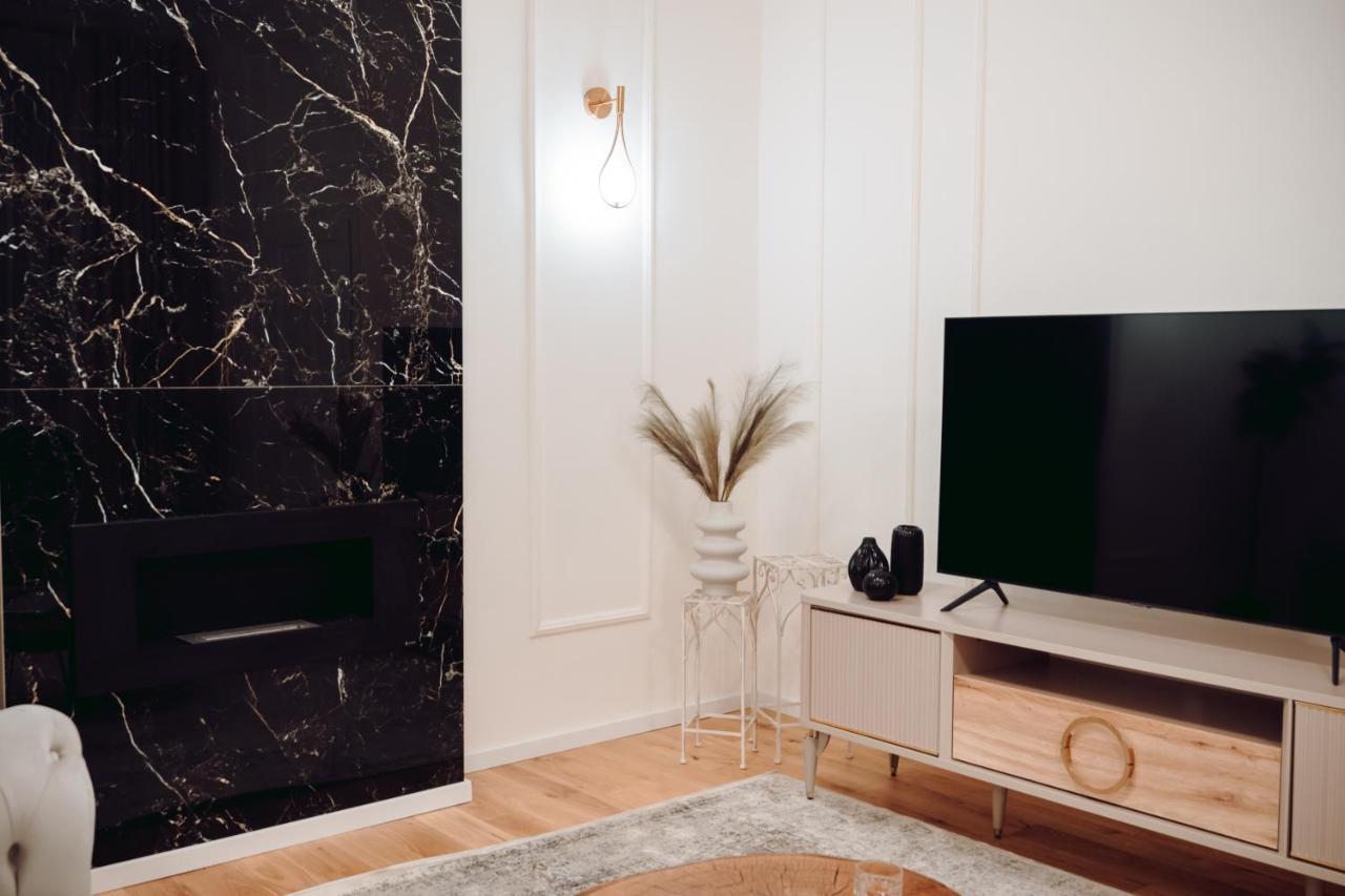 Fabulous And Fancy City Center Designer Apartment Клуж-Напока Экстерьер фото