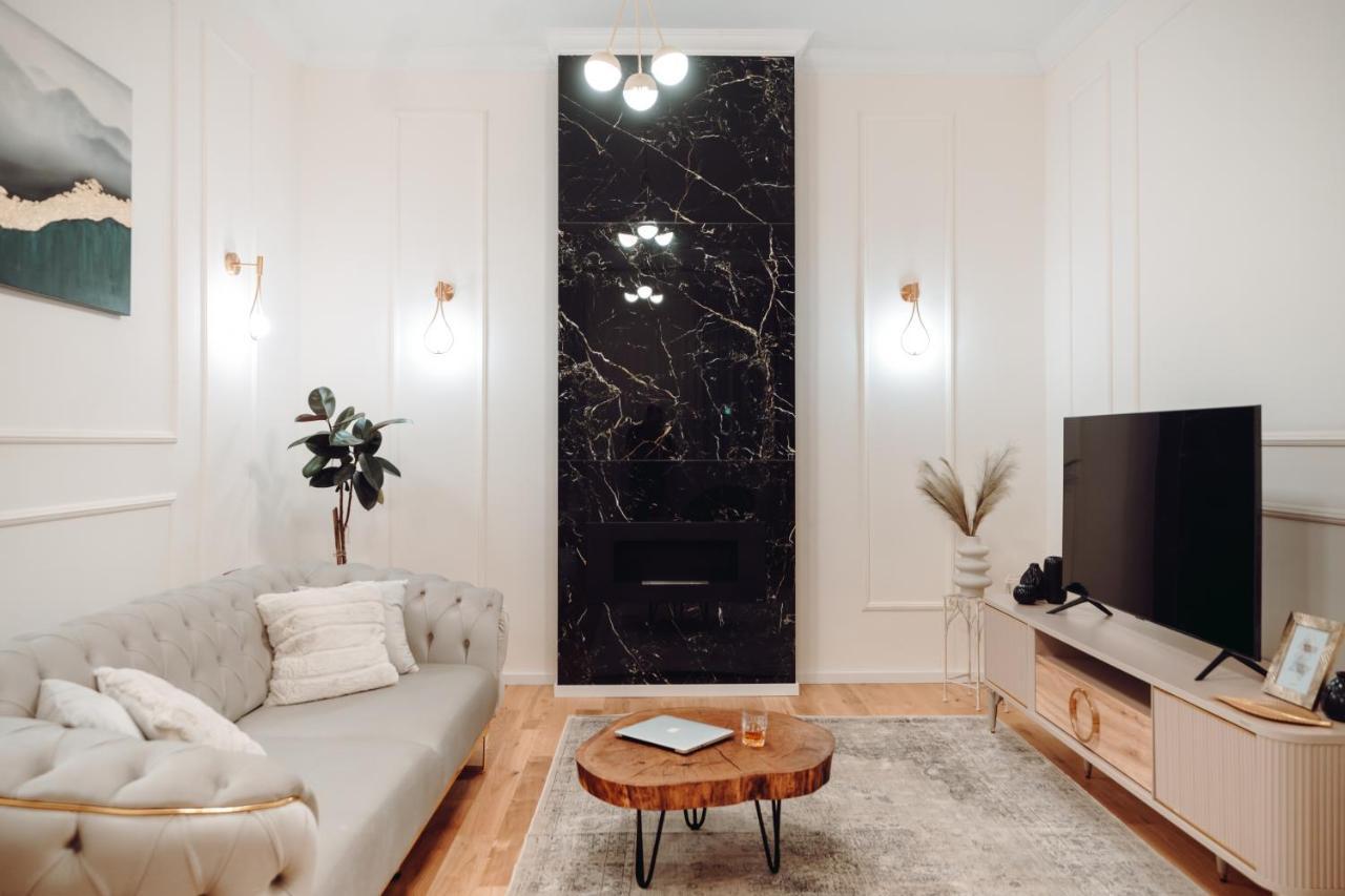 Fabulous And Fancy City Center Designer Apartment Клуж-Напока Экстерьер фото
