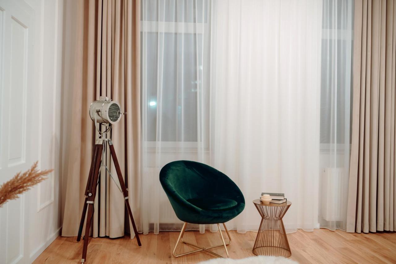 Fabulous And Fancy City Center Designer Apartment Клуж-Напока Экстерьер фото