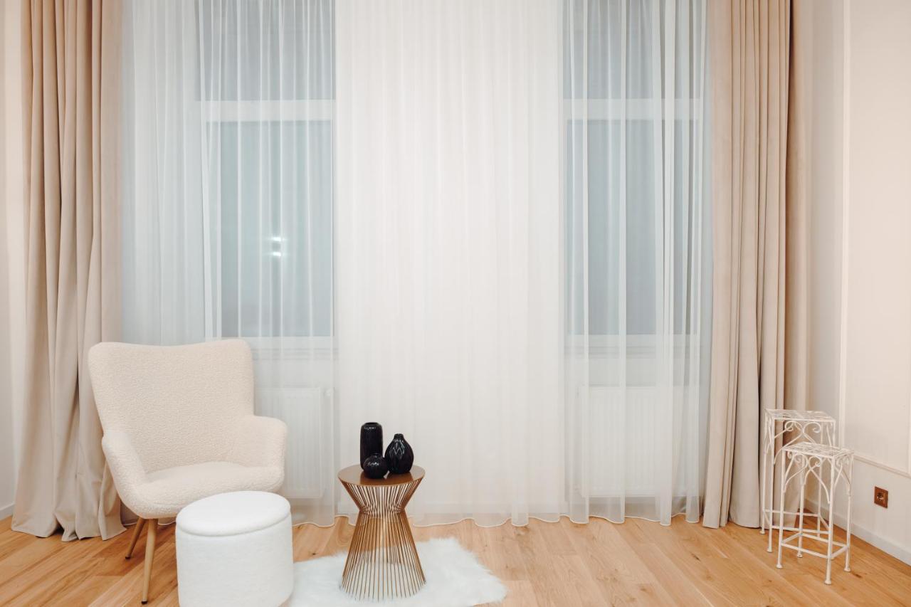 Fabulous And Fancy City Center Designer Apartment Клуж-Напока Экстерьер фото