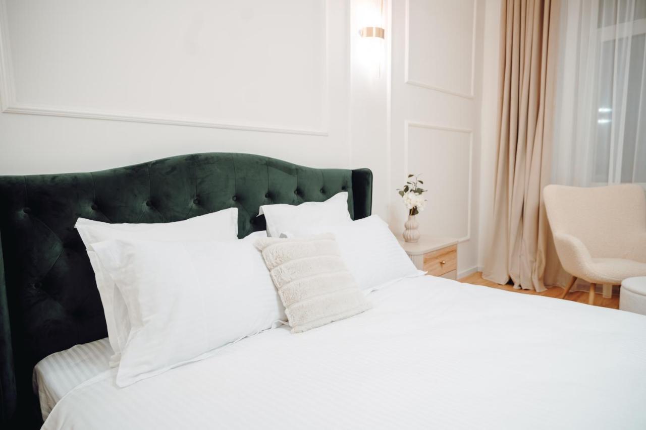Fabulous And Fancy City Center Designer Apartment Клуж-Напока Экстерьер фото
