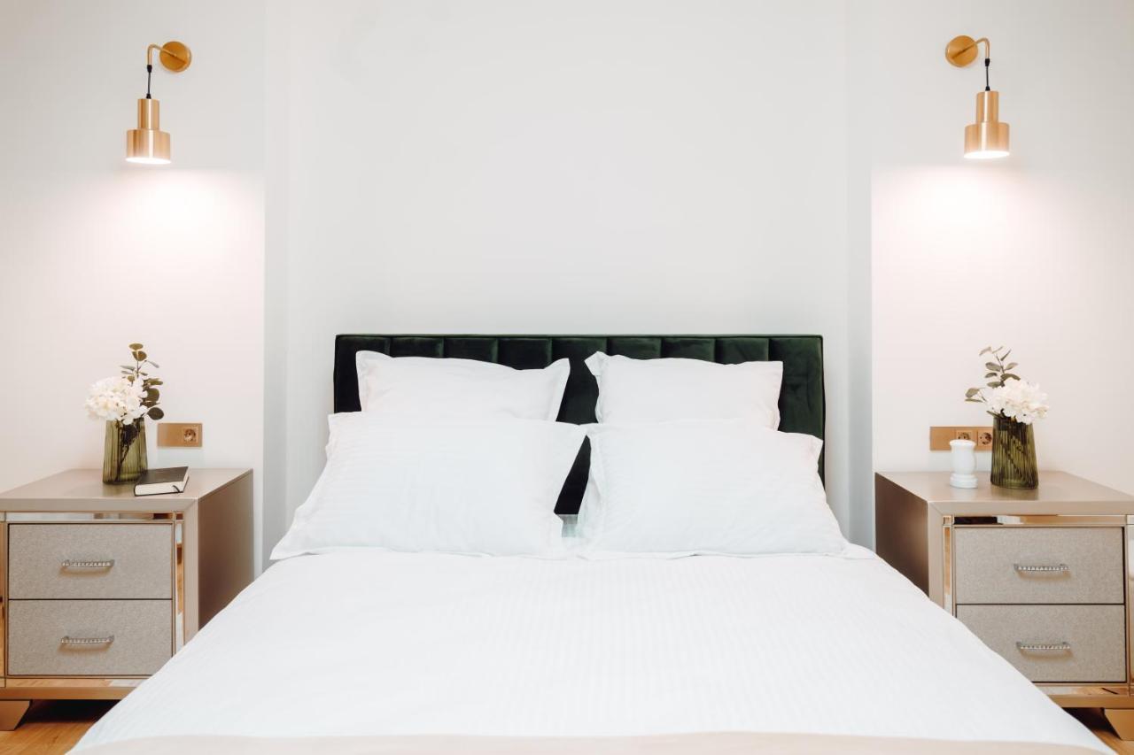 Fabulous And Fancy City Center Designer Apartment Клуж-Напока Экстерьер фото
