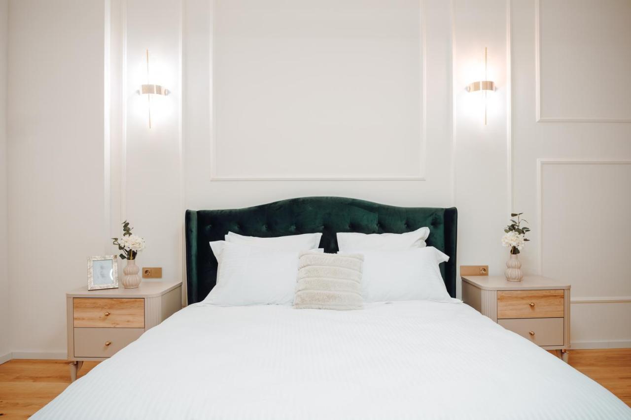 Fabulous And Fancy City Center Designer Apartment Клуж-Напока Экстерьер фото
