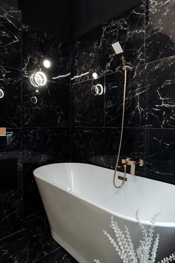 Fabulous And Fancy City Center Designer Apartment Клуж-Напока Экстерьер фото