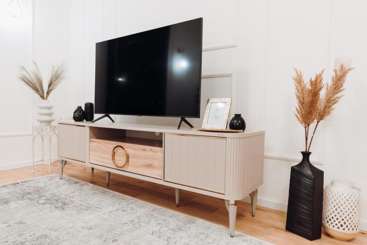 Fabulous And Fancy City Center Designer Apartment Клуж-Напока Экстерьер фото